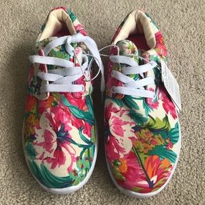 Ladies memory foam shoes